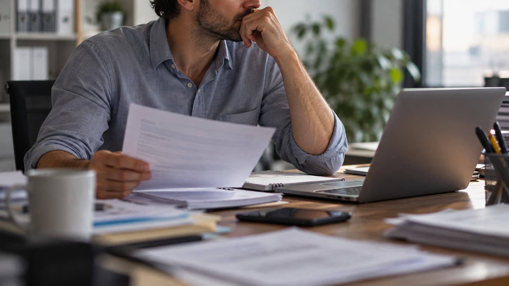 Immagine evocativa della difficoltà di prendere decisioni e del timore di deludere le aspettative altrui